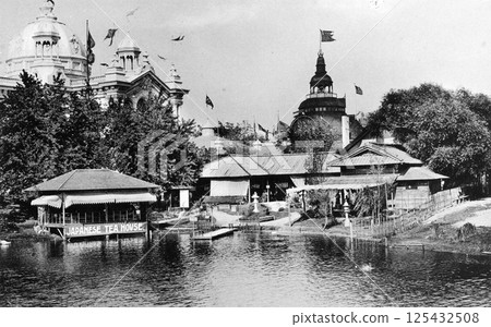 1893 Chicago World's Fair: Japanese Tea House 125432508