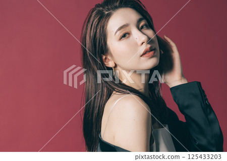 Cool beauty woman 125433203