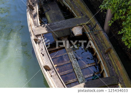 Abandoned Wooden Boat Submerged in Venetian Canal Abandoned Wooden Boat Submerged in Venetian Canal 125434033