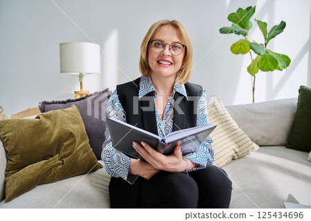 Webcam view middle aged businesswoman looking talking in camera Webcam view middle aged businesswoman looking talking in camera 125434696