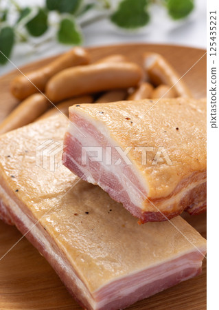 Block Bacon 125435221