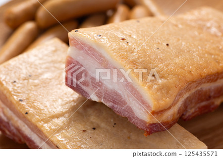 塊狀培根和香腸 125435571