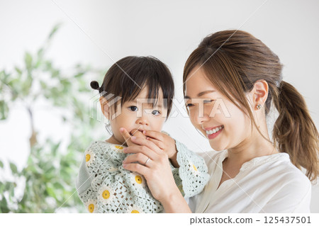 Family gathering, parents and children 125437501