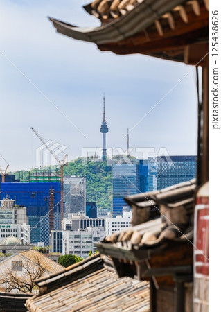 首爾：韓屋屋頂和N首爾塔（南山塔） 125438626