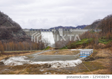 Yubari Shuparo Dam in spring 125438879