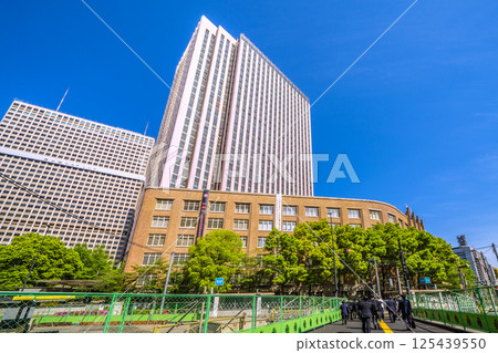 Tokyo cityscape in Japan in April, overlooking the greenery of the government district and the Ministry of Education, Culture, Sports, Science and Technology in Kasumigaseki 125439550
