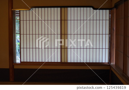 Shoji screen inside Wakayama Castle Koyoan 125439819