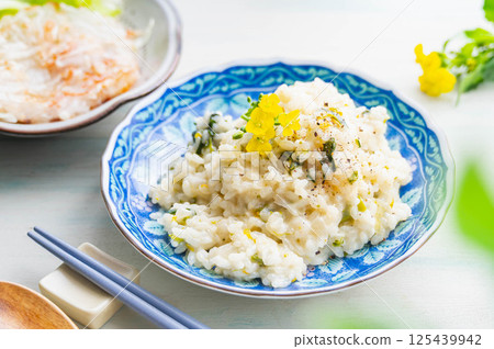 Rape blossom risotto Rape blossom risotto 125439942