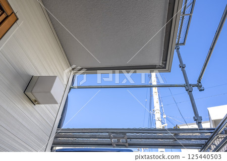 Repair work on exterior walls of detached houses - Entrances - Eaves 125440503
