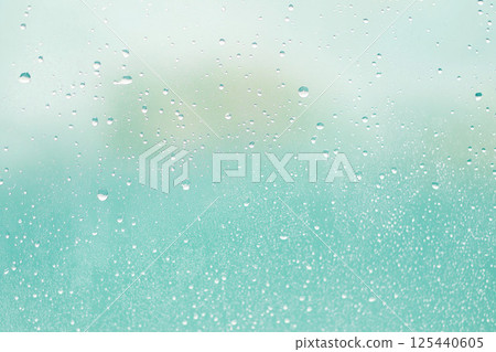 雨在窗戶上 125440605