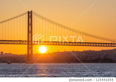 Ponte 25 de Abril Suspension Bridge. 25th of April Bridge. Portugal Ponte 25 de Abril Suspension Bridge. 25th of April Bridge. Portugal 125441054