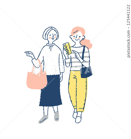 兩位中年婦女帶著微笑走在一起 兩位中年婦女帶著微笑走在一起 125441122