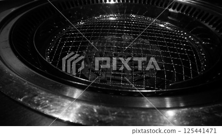 Grilled meat net and gas stove 125441471