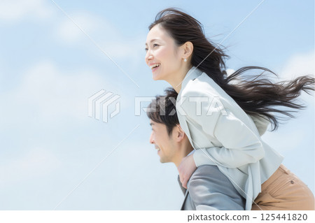 商業夥伴互相支持，共同邁向未來 125441820