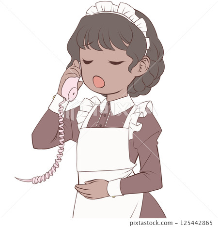 一位棕色皮膚的女傭在電話裡說話——很驚訝 125442865