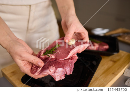 Sealing Fresh Meat for Preservation Using a Vacuum Sealer for Longer Lasting Freshness 125443700