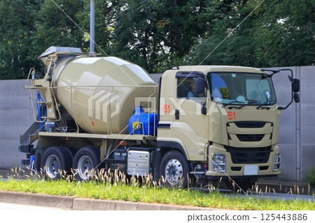 Agitator truck (concrete mixer truck) 125443886