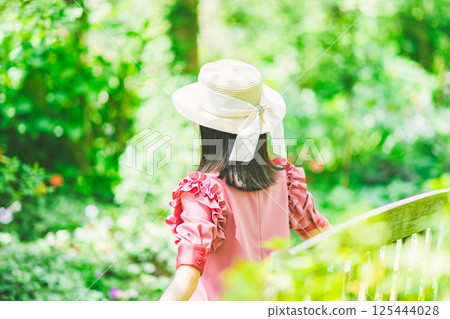 Beautiful scenery in an English garden Beautiful scenery in an English garden 125444028