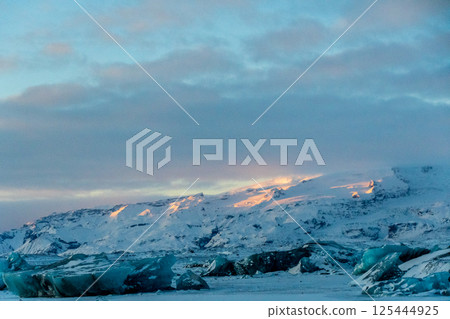 Early morning over Jokulsarlon Glacier lagoon 125444925