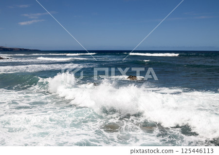 Waves of the Atlantic ocean, Gran Canaria, Spain 125446113