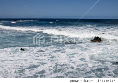 Waves of the Atlantic ocean, Gran Canaria, Spain 125446137
