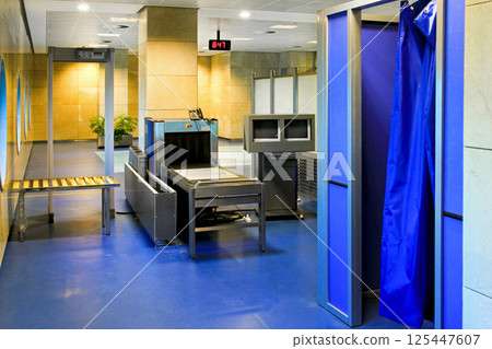 Screening cabin Screening cabin 125447607