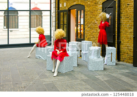 Three mannequins 125448018