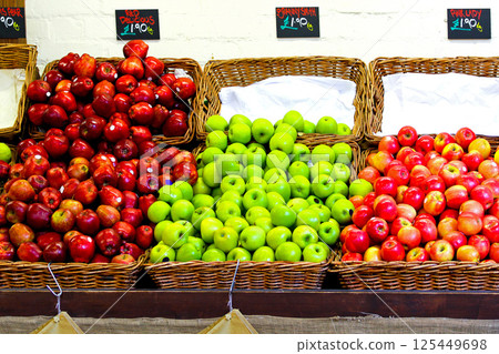 Apples 125449698