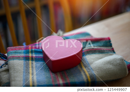 Red heart box 125449907