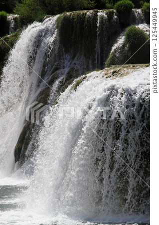 Falls 125449945