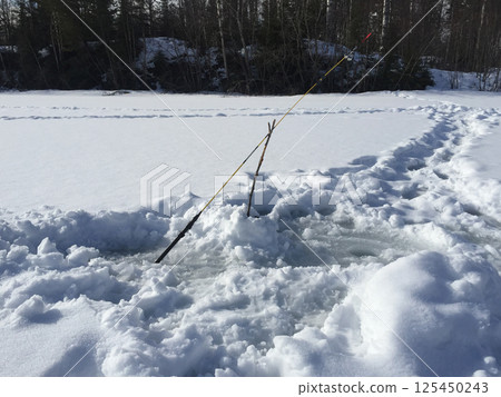 ice fishing 125450243