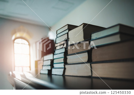 大量的書籍 125450330