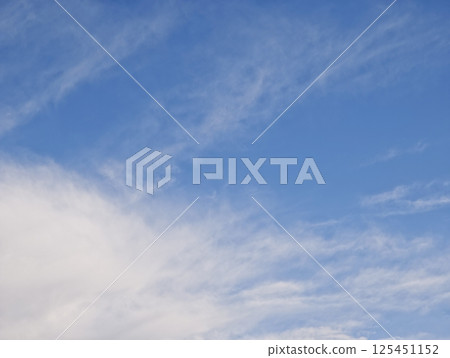 Wispy cirrus clouds painting the vast blue sky Wispy cirrus clouds painting the vast blue sky 125451152