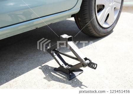 Jacking point under the vehicle (flat) 04 Jacking point under the vehicle (flat) 04 125451456