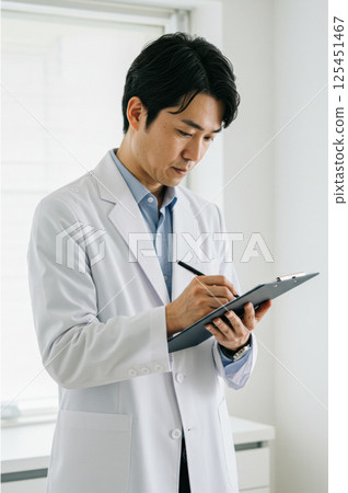 Doctor filling out a clipboard (AI generated image) 125451467