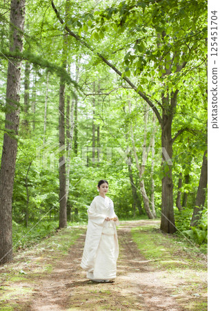 新娘一身純白 125451704