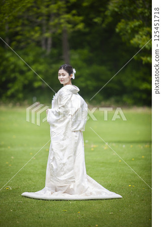 新娘一身純白 新娘一身純白 125451718