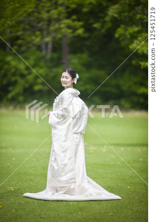 新娘一身純白 125451719