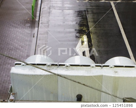 交通號誌後面 交通號誌後面 125451898