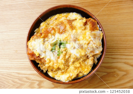 Pork cutlet on rice  125452038