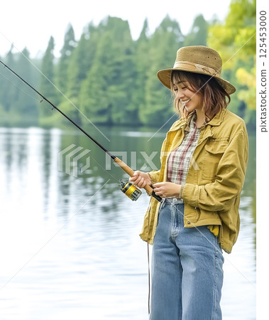 一位婦女在釣魚的形象 一位婦女在釣魚的形象 125453000