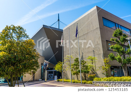 清爽的晴天和金澤市文化會館 |公共設施圖像 |活動空間 |石川縣金澤市 125453185