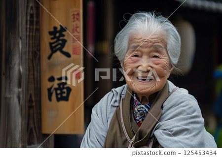 日本家庭中微笑的奶奶（生命終點、照顧、過世、曾祖母） 125453434