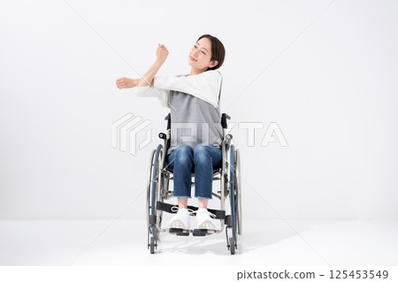 輪椅瑜珈伸展 125453549