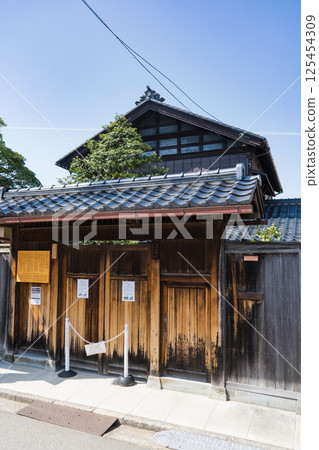 Image of the new tourist attraction "Senda Family Garden" in the ancient city of Kanazawa under a clear blue sky | Former Nagamachi Samurai Residence | Kanazawa City, Ishikawa Prefecture 125454309