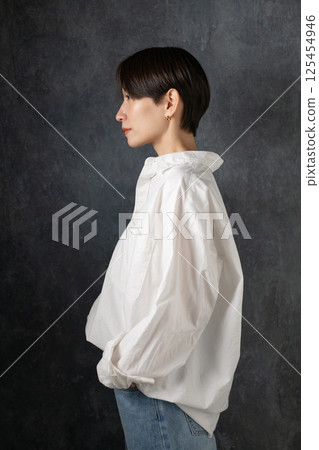 Middle female portrait 125454946