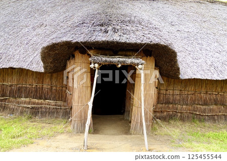 Sannai Maruyama Ruins, Jomon Village, Entrance to a reconstructed large residence, Aomori City, Aomori Prefecture 125455544