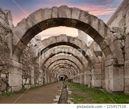 Exploring the ancient arches of Agora of Smyrna in Izmir, Turkey during sunset 125457538