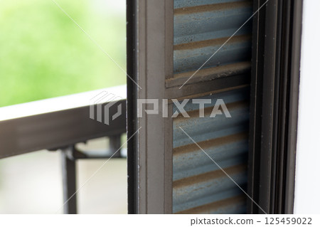 二手房上的舊百葉窗 125459022
