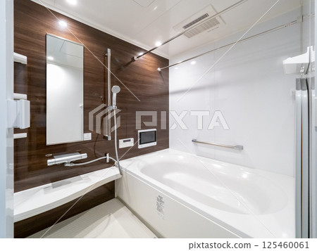 寬敞的 1620 尺寸系統浴室,附電視 寬敞的 1620 尺寸系統浴室,附電視 125460061